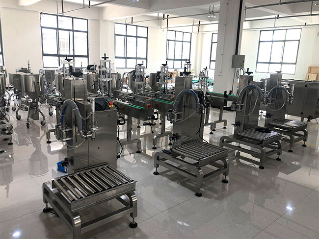 全自動定量灌裝機(jī)車間實(shí)拍