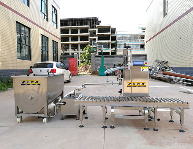 全自動定量灌裝機(jī)設(shè)備展示