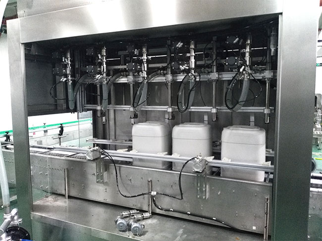 大桶油料定量灌裝機設(shè)備車間實拍