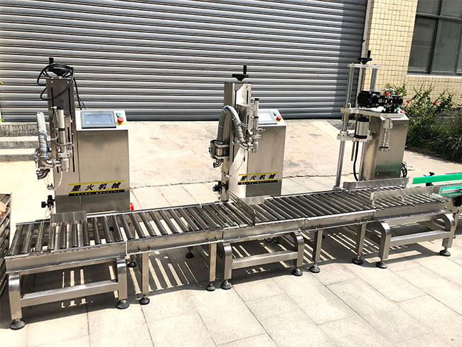 桶裝稱重灌裝機(jī)聯(lián)動(dòng)線展示