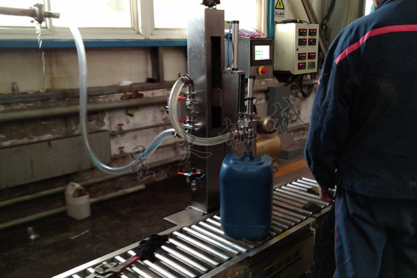 大桶生抽電子稱重灌裝機案例