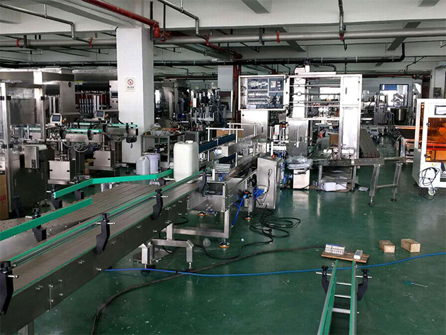 星火小型自動(dòng)稱重灌裝機(jī)車間實(shí)拍