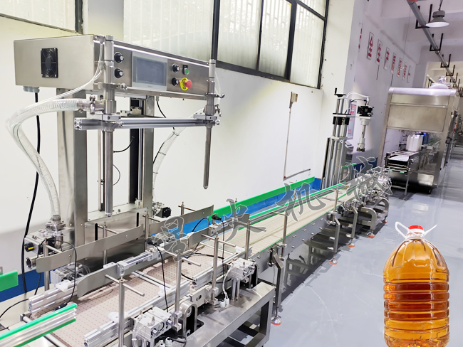 全自動食用油定量灌裝旋蓋設(shè)備