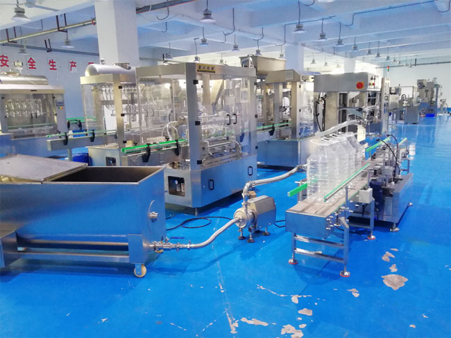 化肥稱重灌裝機(jī)生產(chǎn)車間